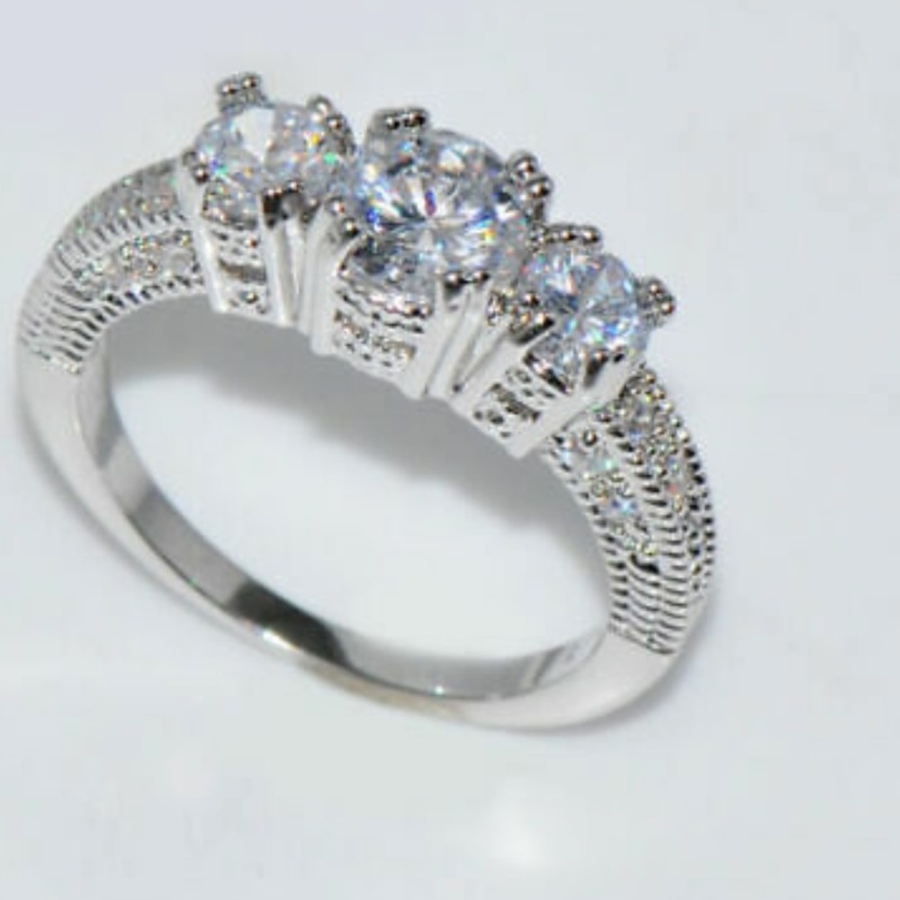 COPY - Oval Cut White Topaz Gemstone Silver Ring - Picture 4 of 5